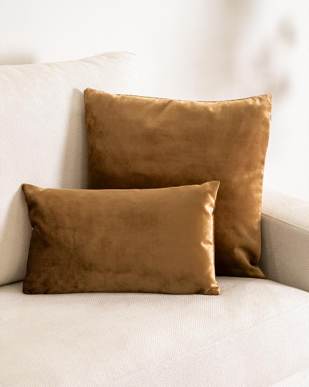 Almofada de veludo com glitter ocre