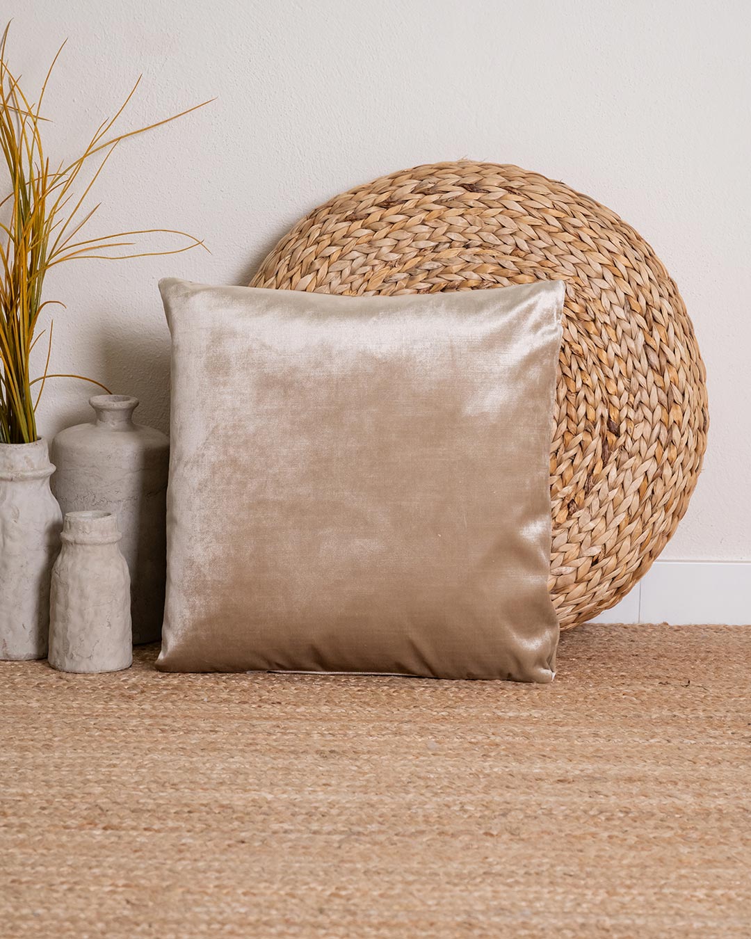 Almofada de veludo brilhante taupe