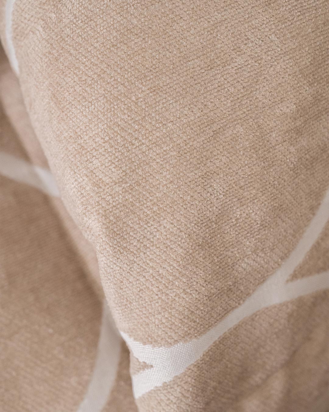 Edredom de verão Jacq Chenille Lippy de tecido duplo em tom taupe