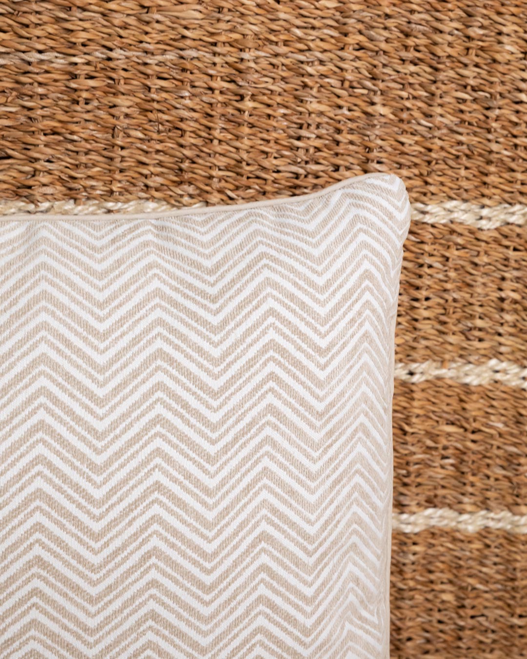 Almofada Yuya Chenille Jacquard em Taupe