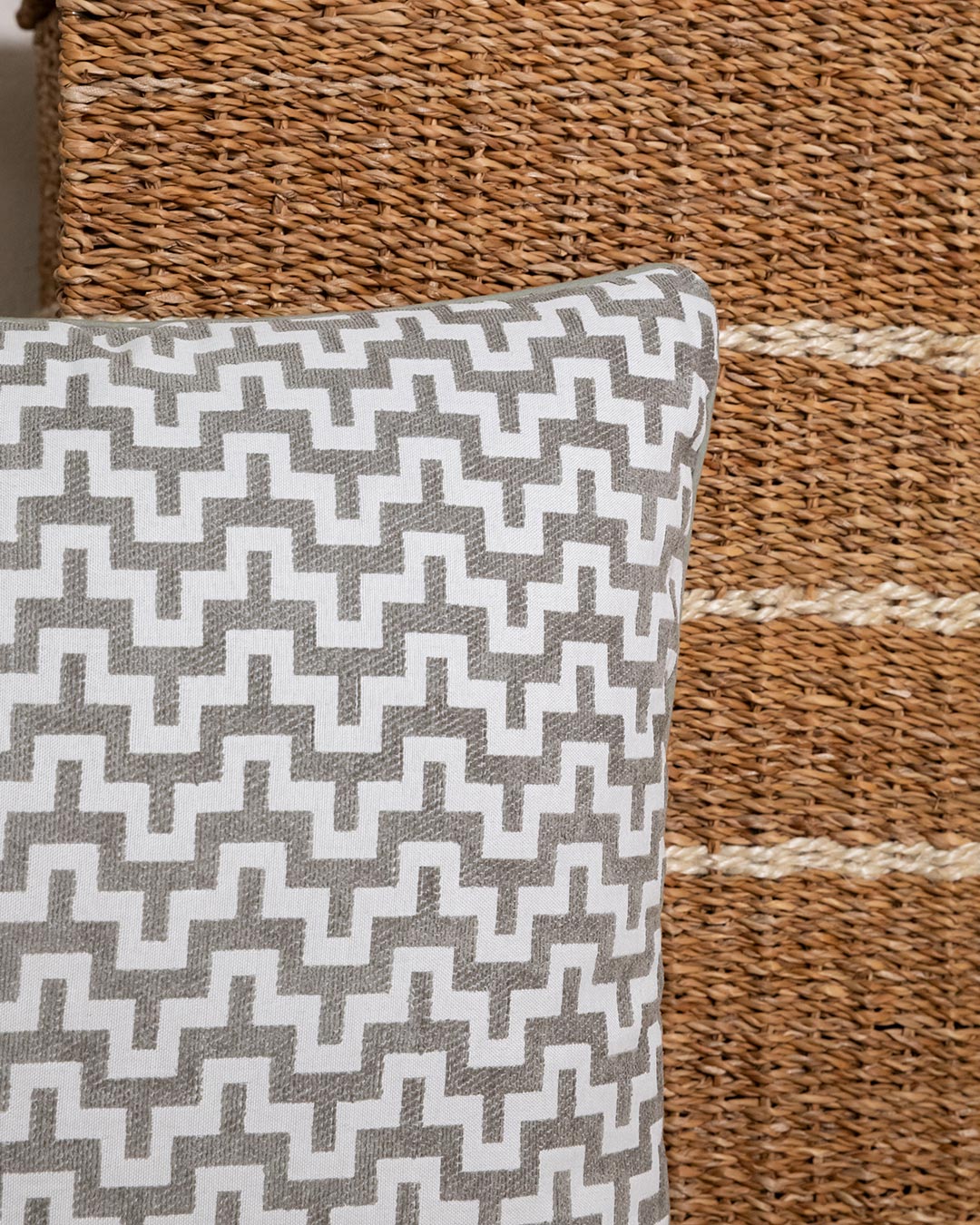 Almofada Jacquard Chenille Tebas Verde Seco