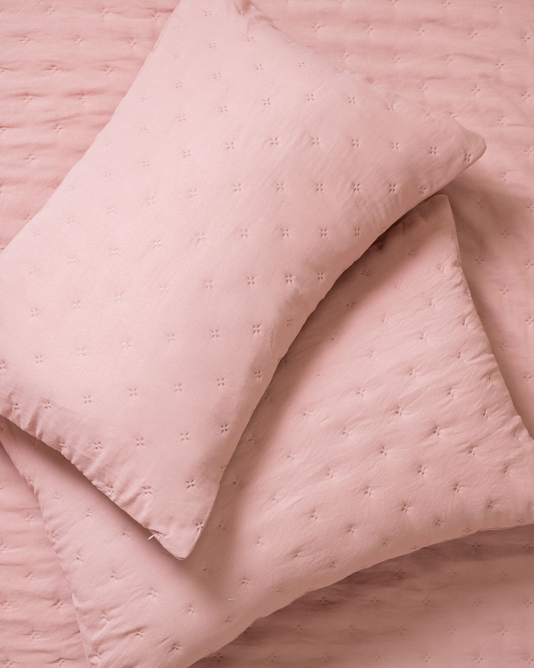 Colcha Multiestación Rellenable Perforada Rosa Keike
