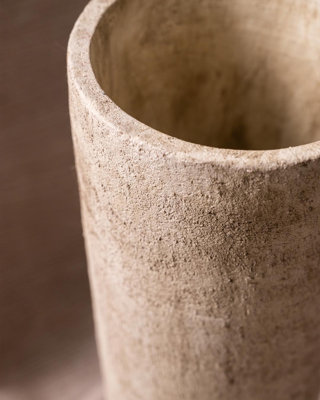 Vaso de cerâmica alongado natural
