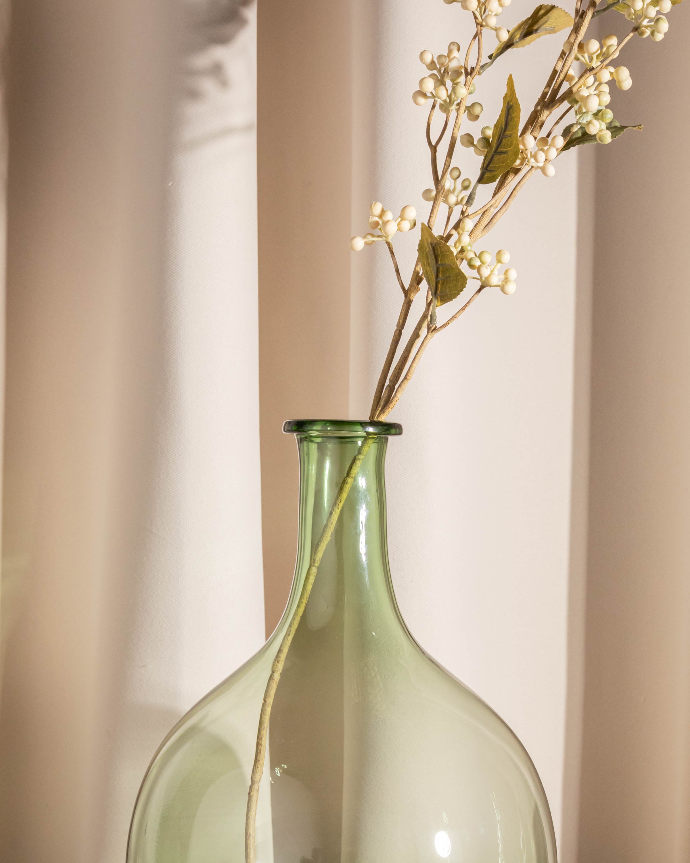 Vaso de vidro verde tipo garrafão