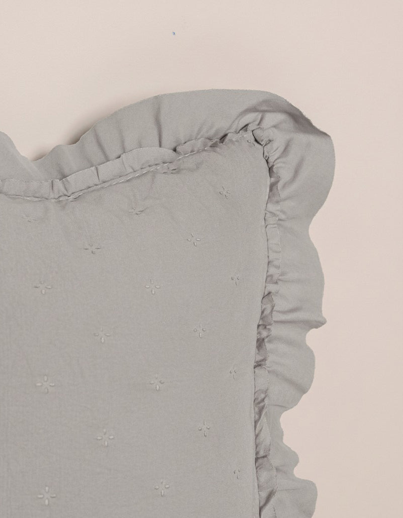 Cojín Perforado Liso Gris Claro